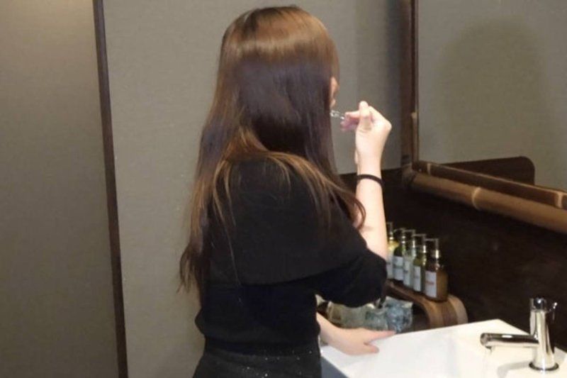 壽司店的女兒 / 自拍篇：因無法償還詐欺師的債務而被迫自拍